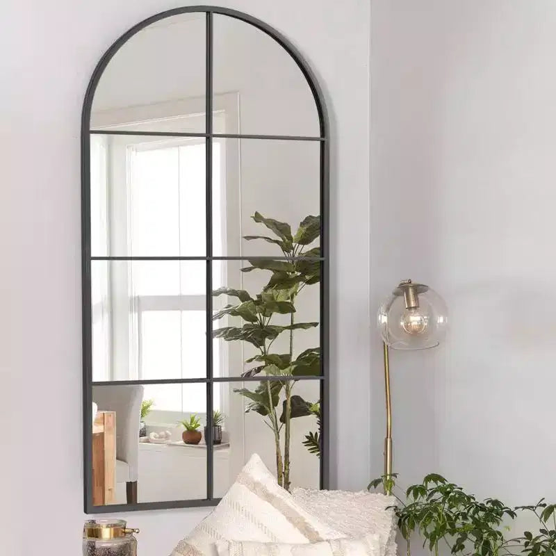 Miroir mural à cadre métallique arqué