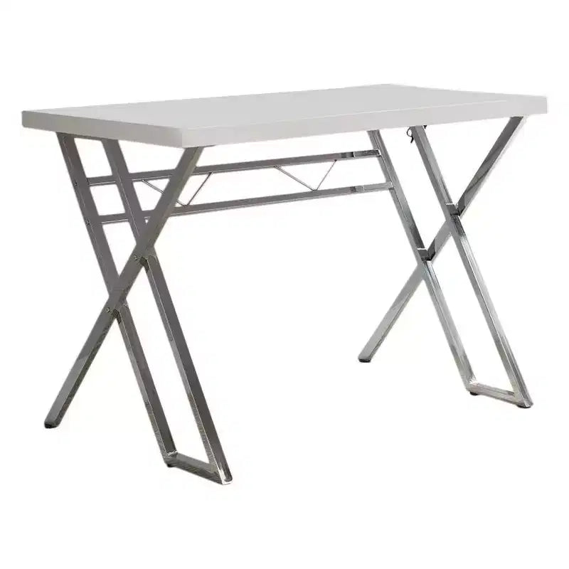 Bureau d'ordinateur moderne pour télétravail (blanc)