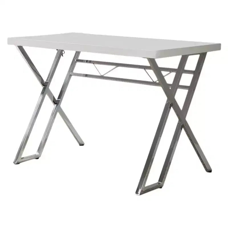 Bureau d'ordinateur moderne pour télétravail (blanc)