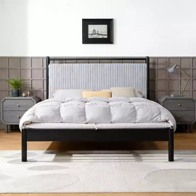Cadre de lit plateforme moderne en bois d'hévéa avec tête de lit moelleuse gris clair