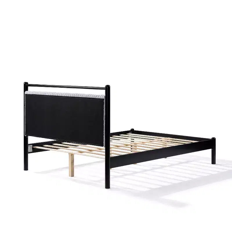 Cadre de lit plateforme moderne en bois d'hévéa avec tête de lit moelleuse gris clair