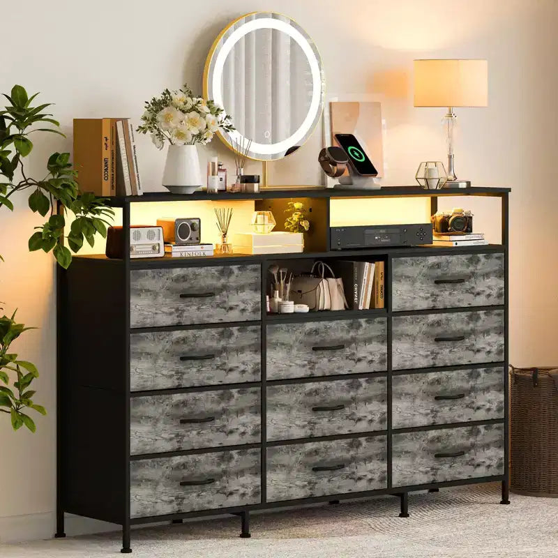 Commode à 11 tiroirs en tissu avec lumières et station de charge, commode en bois avec étagères ouvertes, organisateur de rangement pour chambre à coucher