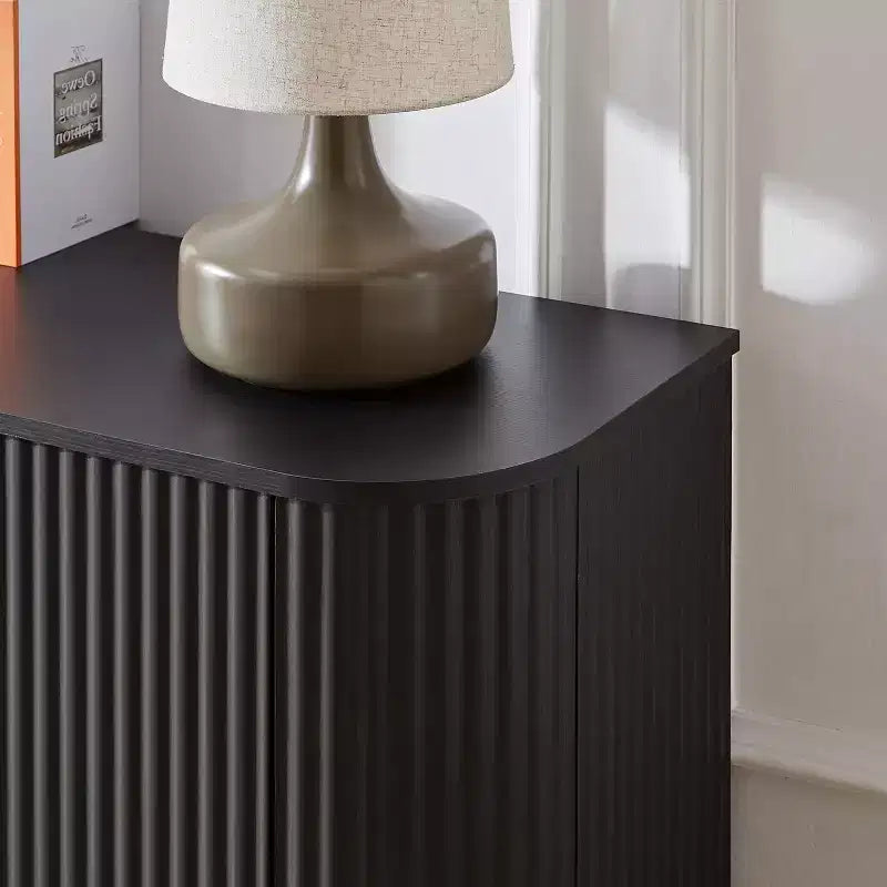 Meuble console à motif vague 64", meuble TV en bois et buffet de rangement à rayures verticales pour salon, cuisine et entrée, noir